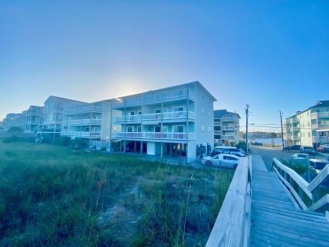 Driftwood Cottage - First Floor Oceanfront Beach Retreat! Exceptional Views, Location And Privacy Condo カロライナビーチ エクステリア 写真