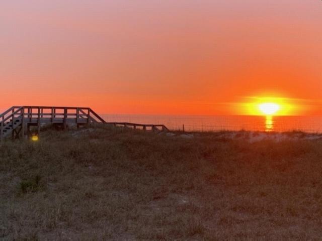 Driftwood Cottage - First Floor Oceanfront Beach Retreat! Exceptional Views, Location And Privacy Condo カロライナビーチ エクステリア 写真